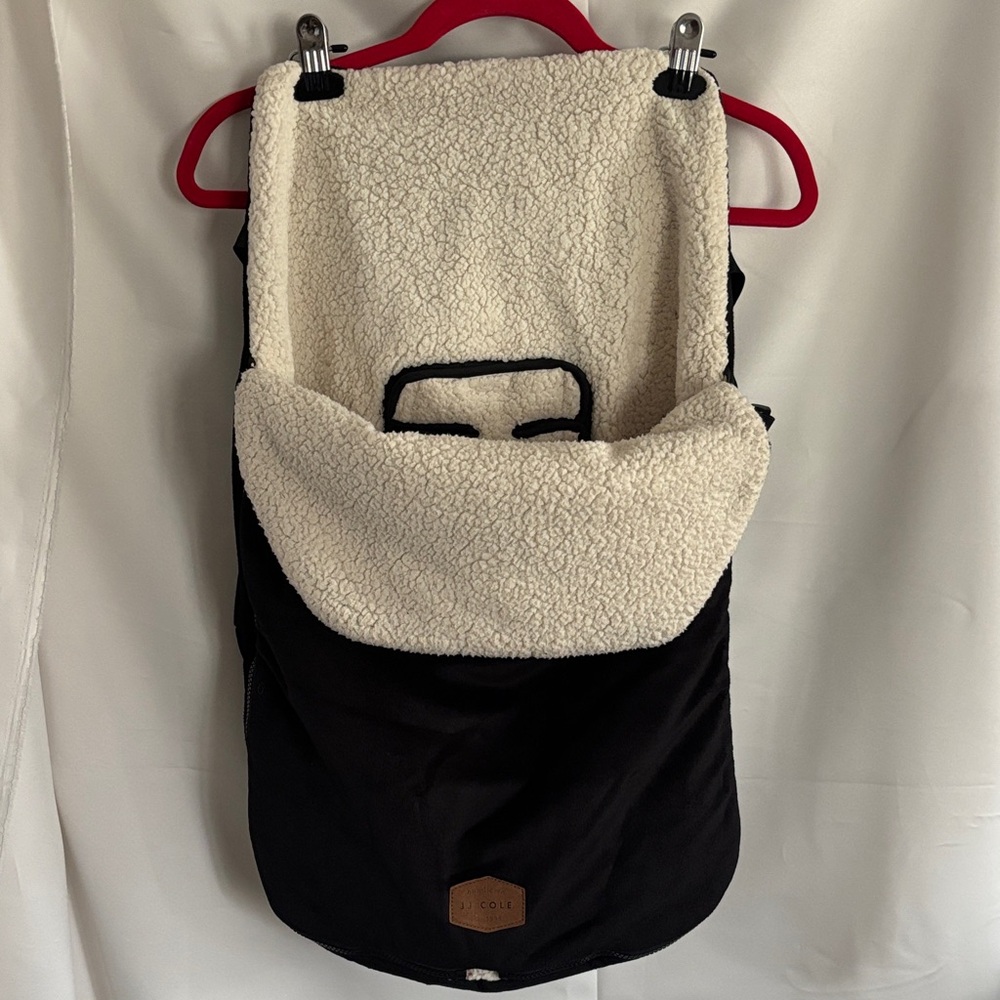 JJ Cole Black and Tan Bundleme